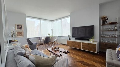 360 E 88th St, Unit 12B in New York, NY - Building Photo - Building Photo