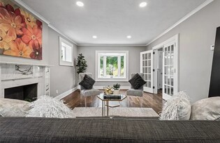 261 Orchard Dr in Pittsburgh, PA - Building Photo