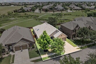 12736 Connemara Ln in Fort Worth, TX - Foto de edificio - Building Photo