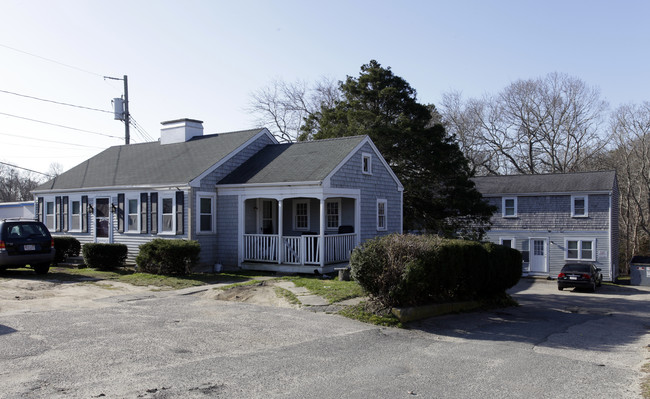 411 W Main St in Hyannis, MA - Building Photo - Building Photo