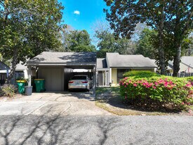 1000 Bay Dr in Niceville, FL - Building Photo