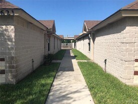 3 Pebble Creek St in Edinburg, TX - Building Photo