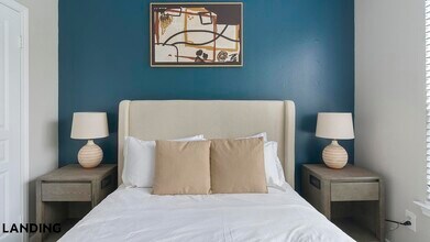 2500 Woodland Park Dr, Unit F306 in Houston, TX - Building Photo - Building Photo