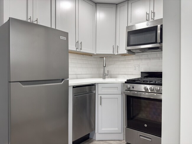 510 W Belmont Ave in Chicago, IL - Building Photo - Building Photo