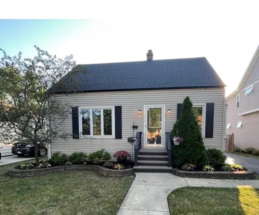 754 Spring Rd in Elmhurst, IL - Building Photo