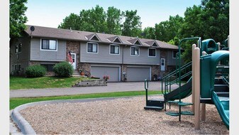 Court Place (Court Place, Judicial) in Burnsville, MN - Building Photo