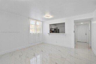 406 NW 68th Ave, Unit 117 in Plantation, FL - Building Photo - Building Photo