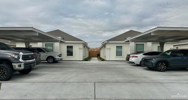 property at 7007 N 59th Ln