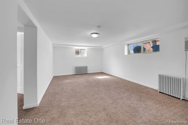 50 Virginia Dr in Monroe, MI - Foto de edificio - Building Photo