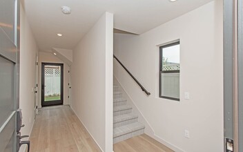 318 Hemlock Ave in Carlsbad, CA - Building Photo - Building Photo