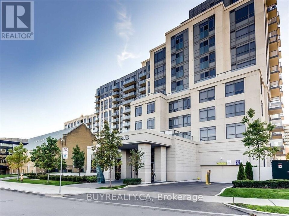 35 Saranac Blvd in Toronto, ON - Building Photo