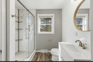 21 Knox Bros Ave in Searsport, ME - Foto de edificio - Building Photo