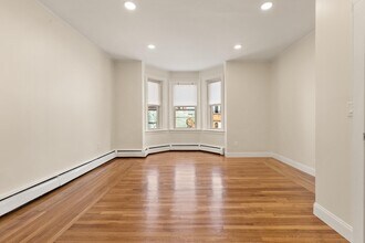 7 Forbes St, Unit 1 in Boston, MA - Building Photo - Building Photo