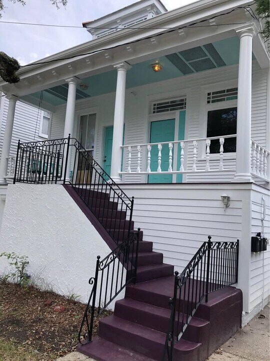 4516 Banks St, Unit Upper unit in New Orleans, LA - Foto de edificio