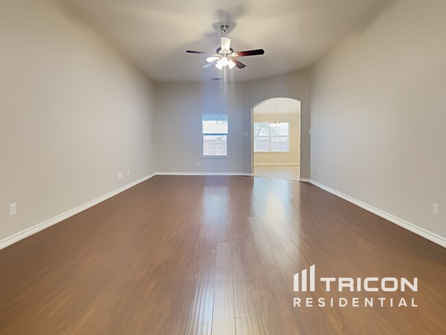 648 Clearbrook St in Azle, TX - Building Photo - Building Photo