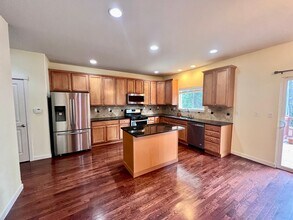 4 Bedroom In Woodridge in Bothell, WA - Building Photo - Building Photo