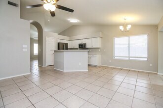 423 S Kingston Ct in Chandler, AZ - Foto de edificio - Building Photo