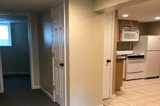 1030 Pierre St, Unit 3 in Manhattan, KS - Foto de edificio - Building Photo