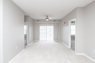 Muir Lake in Getzville, NY - Building Photo