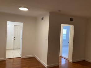 2101 Bay Dr, Unit Apartment 3 in Miami, FL - Building Photo - Building Photo