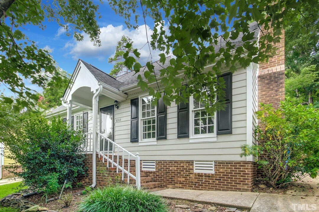 8313 Bellingham Cir in Raleigh, NC - Building Photo