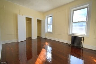 148 Chancellor Ave in Newark, NJ - Foto de edificio - Building Photo