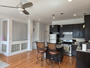 2334 W Taylor St in Chicago, IL - Foto de edificio - Building Photo
