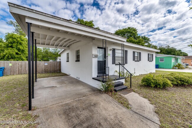 7419 Merrill Rd in Jacksonville, FL - Building Photo - Building Photo