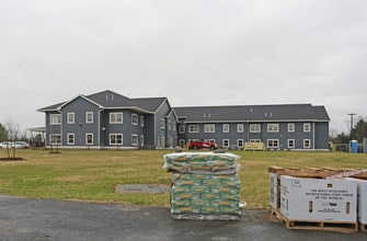 Greenport Gardens Apartments in Hudson, NY - Foto de edificio - Building Photo