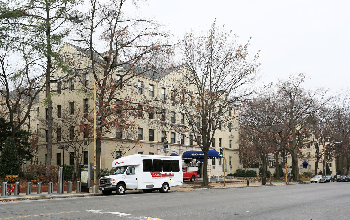 Cathedral Park Condominiums in Washington, DC - Foto de edificio