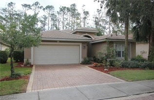 2322 Butterfly Palm Dr in Naples, FL - Building Photo