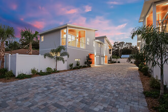 2068 Roselawn in Sarasota, FL - Building Photo - Building Photo