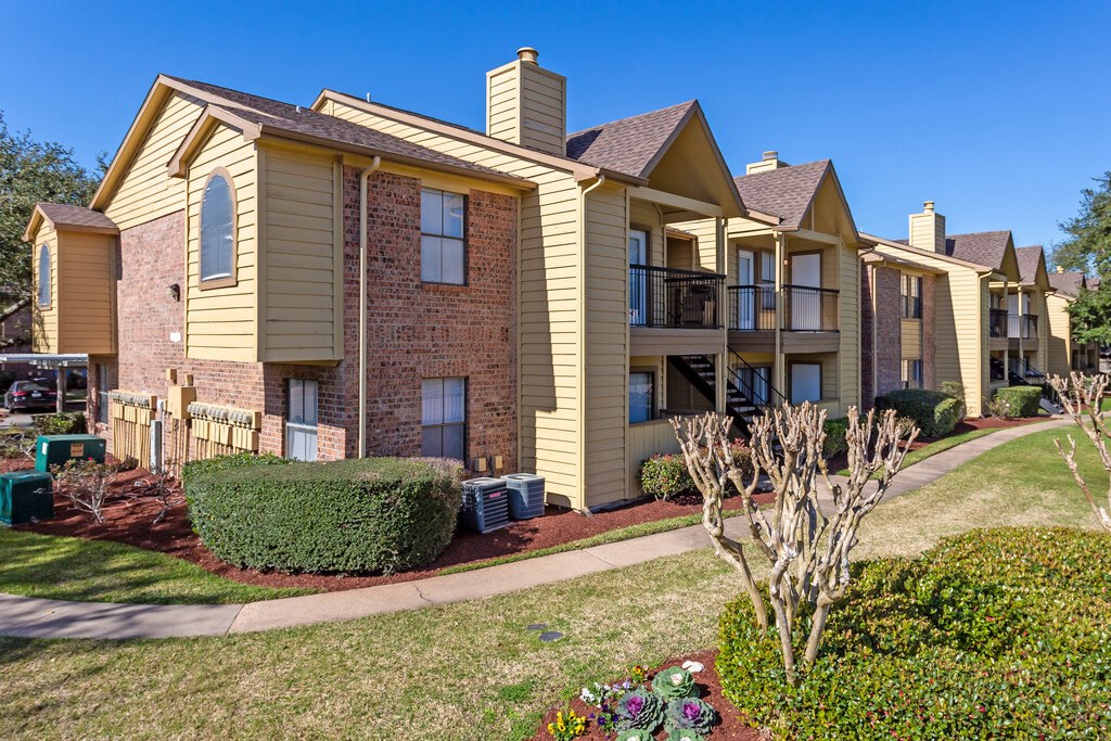 Ashford Strawbridge Apartments in Pearland, TX | ApartmentHomeLiving.com