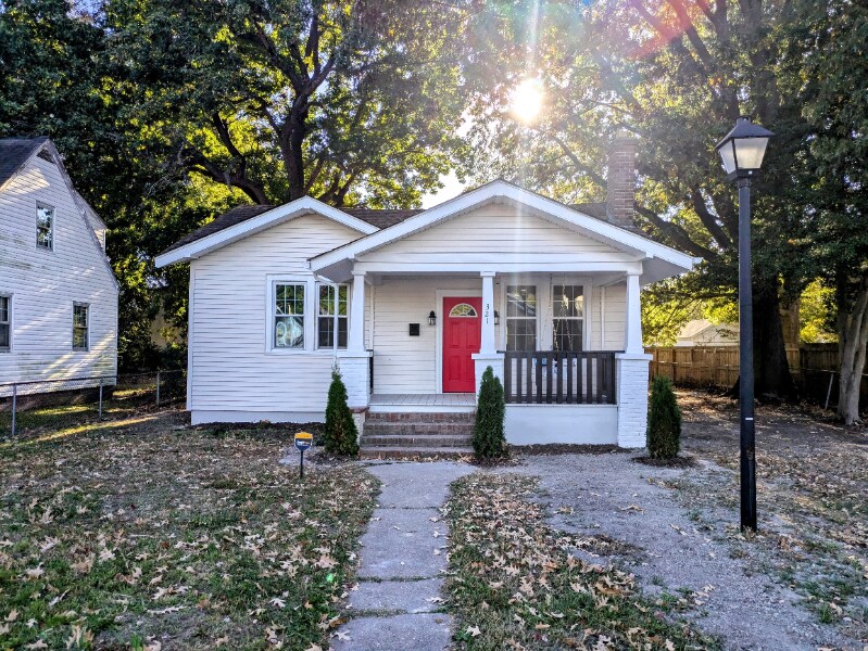 321 Hollywood Ave in Hampton, VA - Building Photo