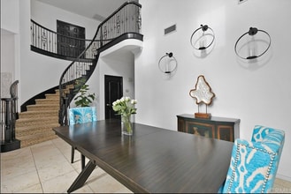 7435 Paloma Dr in Huntington Beach, CA - Foto de edificio - Building Photo