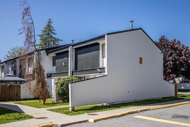 Riverside Gardens in Langley, BC - Building Photo - Building Photo