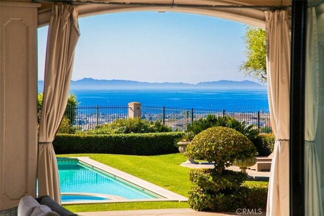 1 Rim Ridge in Newport Beach, CA - Foto de edificio - Building Photo