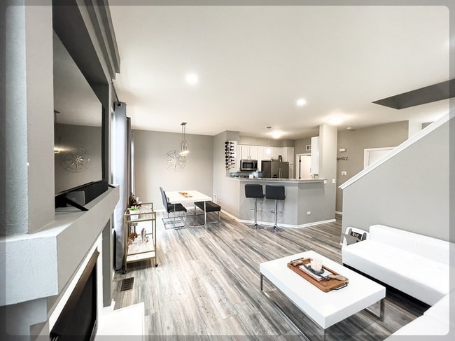 244 S Oak Creek Ln in Romeoville, IL - Building Photo - Building Photo