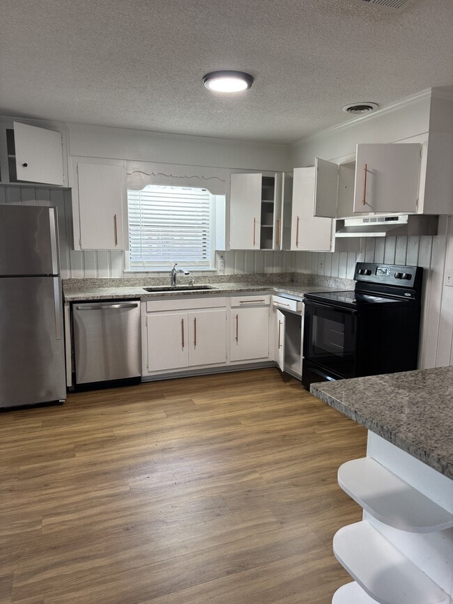 1000 Fairlane Dr in Dothan, AL - Building Photo - Building Photo