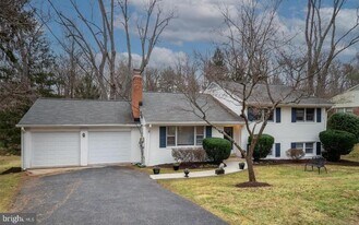 1101 Dead Run Dr in McLean, VA - Building Photo