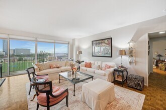 2200 Willowick Rd in Houston, TX - Building Photo - Building Photo