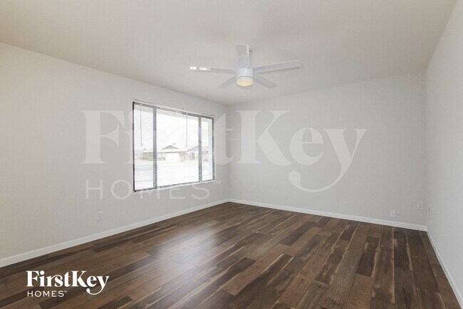 10843 N 45th Ave in Glendale, AZ - Foto de edificio - Building Photo