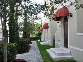 343-349 Madeira Ave in Coral Gables, FL - Building Photo - Building Photo