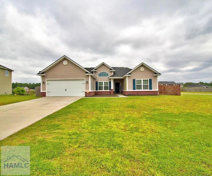 452 Huntington Dr in Ludowici, GA - Building Photo