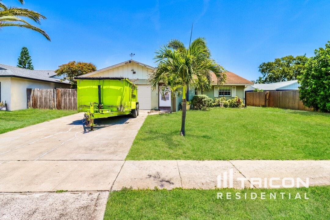 2376 Millwood Ln in Clearwater, FL - Building Photo