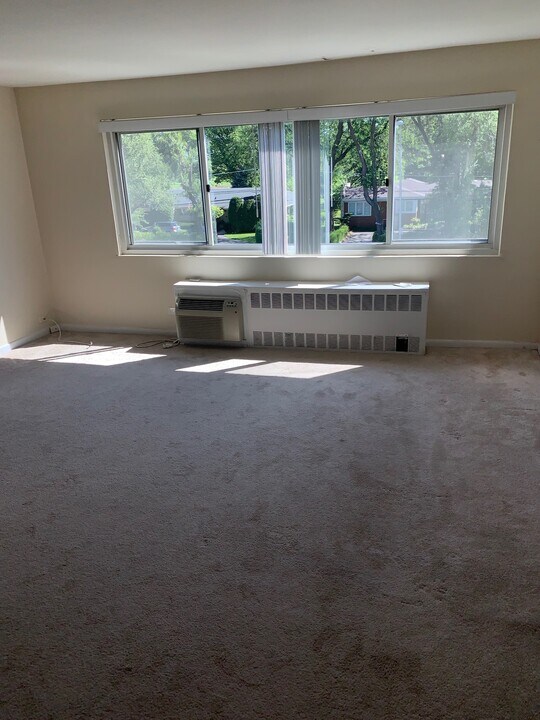 8254 Niles Center Rd in Skokie, IL - Building Photo