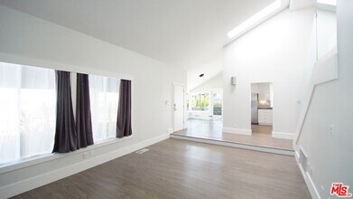 2724 Angelo Dr in Los Angeles, CA - Foto de edificio - Building Photo