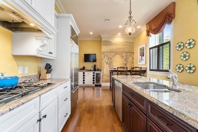 120 Seaver St in Brookline, MA - Building Photo - Building Photo