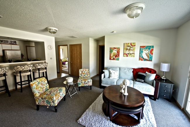 Hillcrest Park Apartments-Student Housing