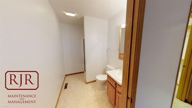 310 S 13th St in Bismarck, ND - Building Photo - Building Photo